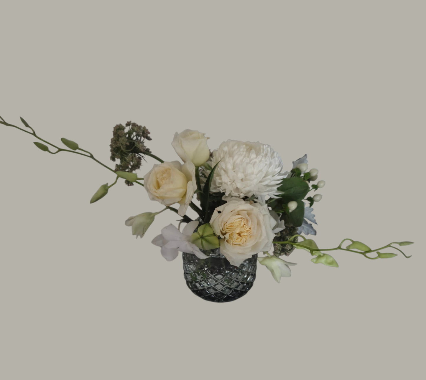 Fresh floral beauty table setting