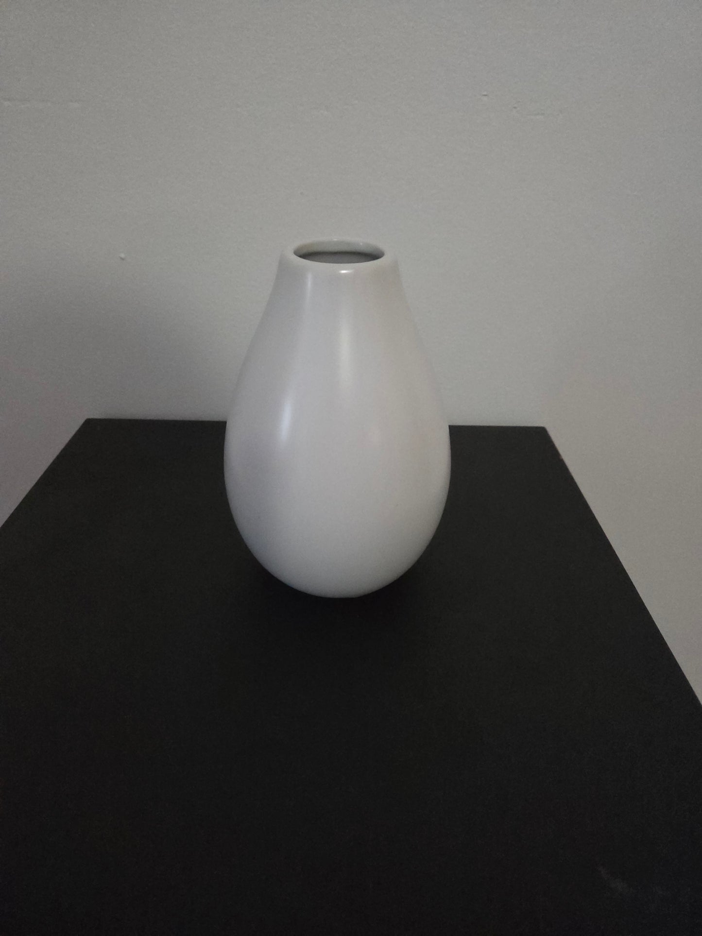 Elegant Smooth Raindrop Ceramic Vase