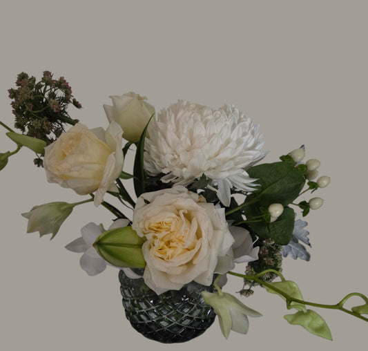 Fresh floral beauty table setting